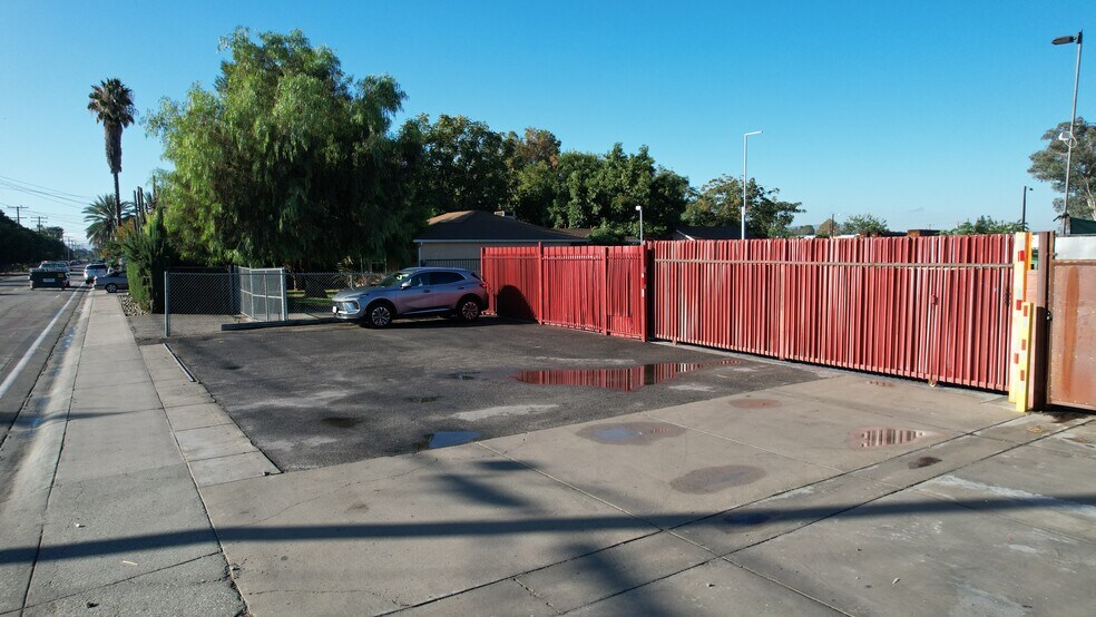 More Photos Of 11026 Roswell Ave, Pomona Industrial For Lease