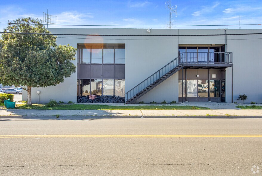 More Photos Of 961 N Emerald Ave, Modesto Showroom For Lease