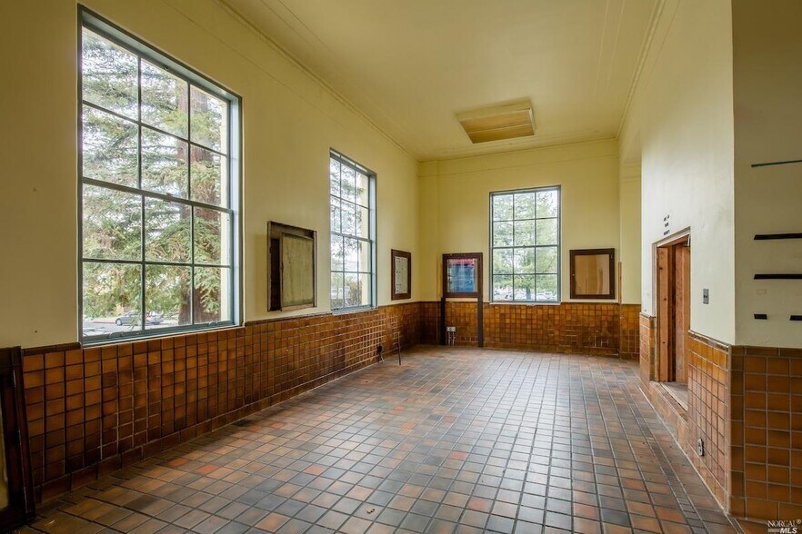 More Photos Of 224 N Oak St, Ukiah Office Residential For Lease