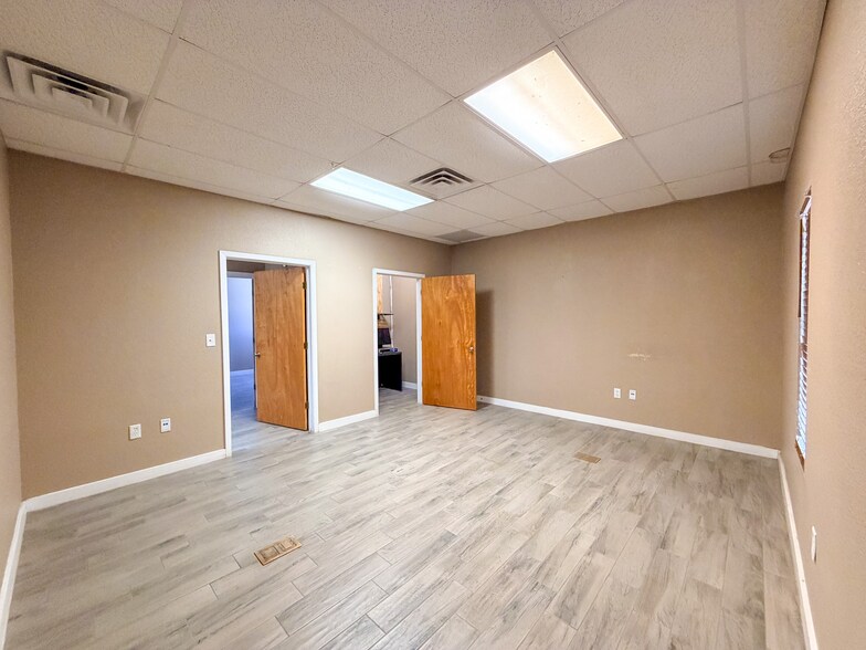 More Photos Of 132 Nell Deane Blvd, Schertz Warehouse For Lease