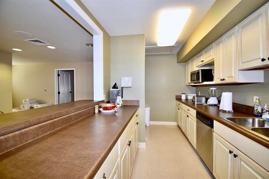 More Photos Of 209 Oil Well Rd, Jackson Healthcare For Lease