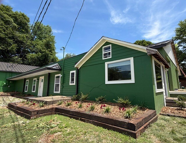 More Photos Of 68 Circle Dr, Marion Light Manufacturing For Sale