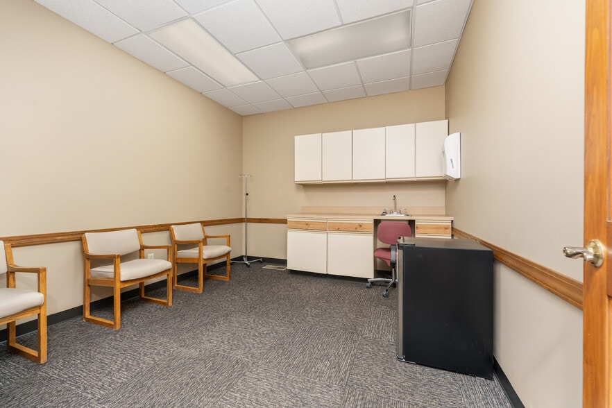 More Photos Of 4718 National Rd E, Richmond Office For Lease