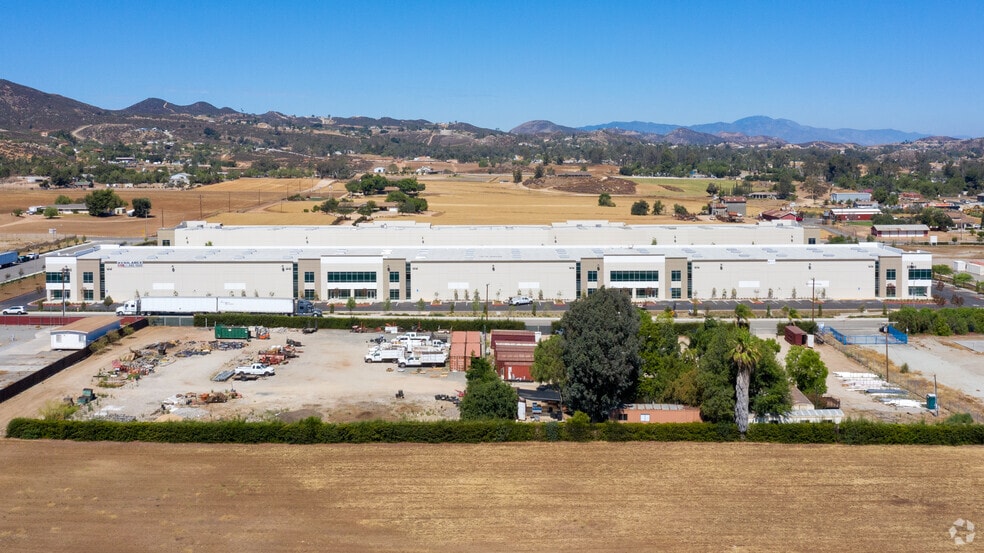 More Photos Of 33360 Zeiders Rd, Menifee Warehouse For Lease