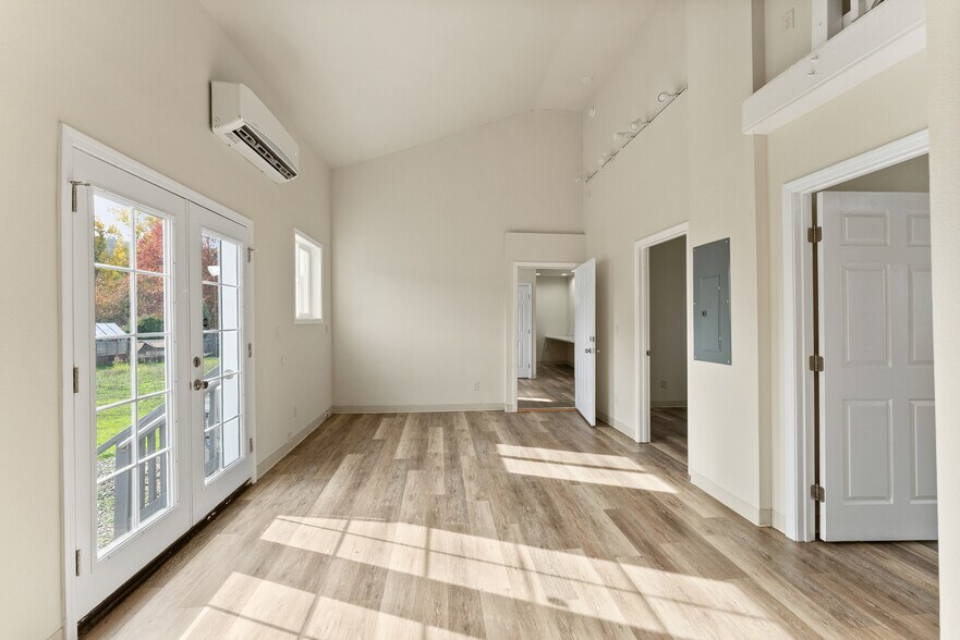 More Photos Of 132 NE Rifle Range St, Roseburg Apartments For Sale