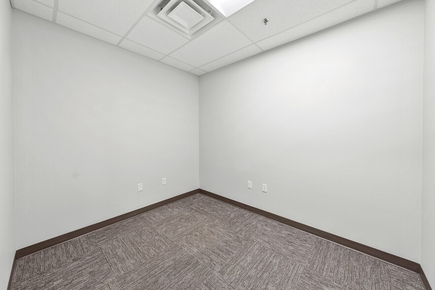 More Photos Of 2166 NW Vine St, Grants Pass Medical For Sale