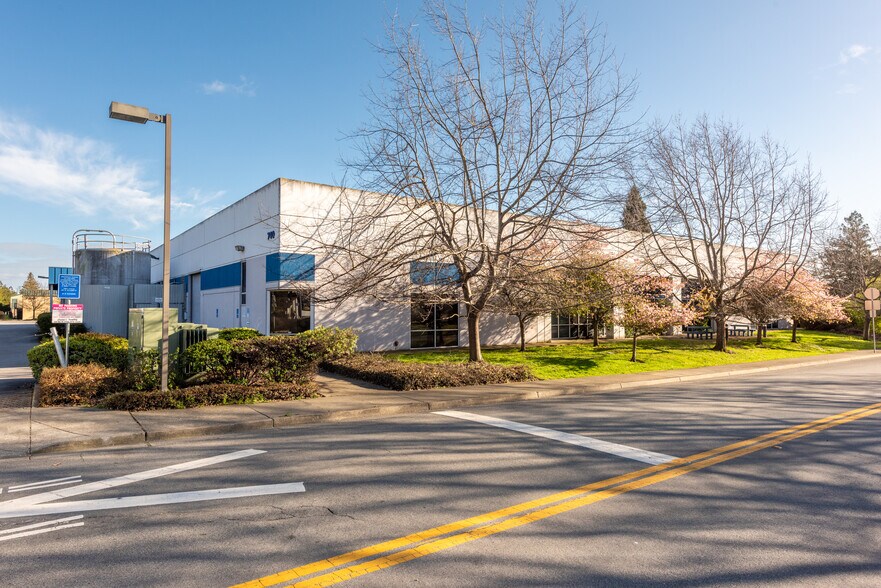 More Photos Of 740 Southpoint Blvd, Petaluma Industrial For Sale
