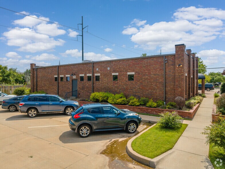 More Photos Of 15712 N Pennsylvania Ave, Edmond Unknown For Lease