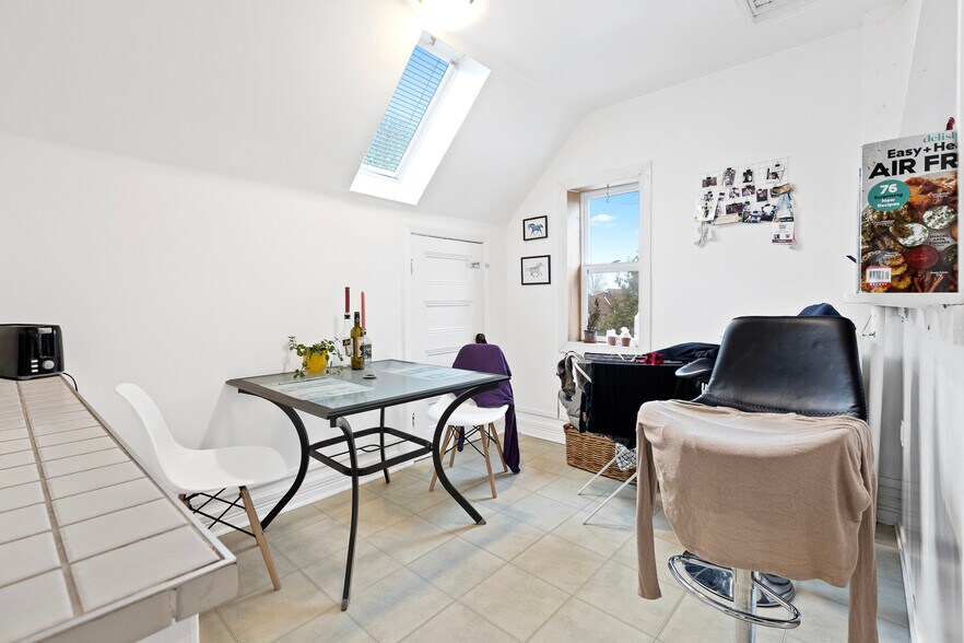 More Photos Of 84 Fourth Av, Ottawa Apartments For Sale
