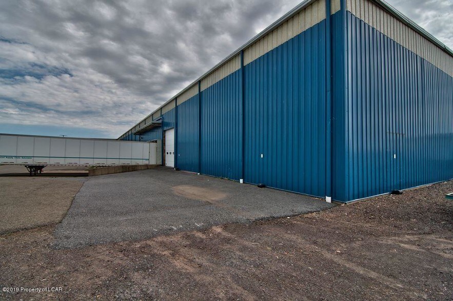 More Photos Of 220 Oak Hill Rd, Mountain Top Distribution For Sale