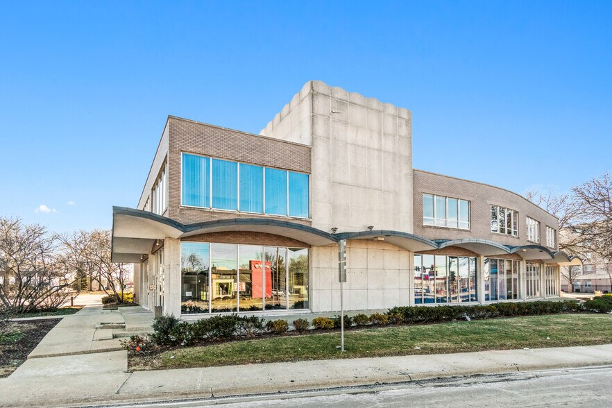 More Photos Of 1107 E State St, Rockford General Retail For Sale