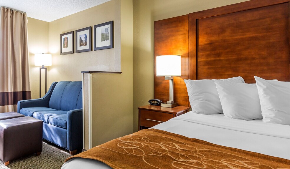 More Photos Of 2235 173rd St, Lansing Hotel For Sale