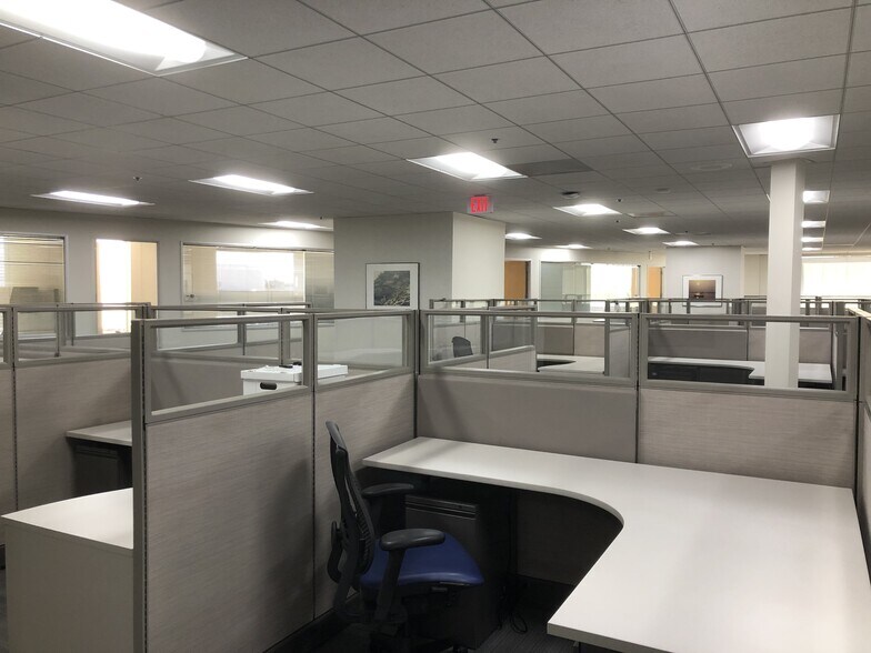 More Photos Of 8550 Balboa Blvd, Northridge Office For Lease