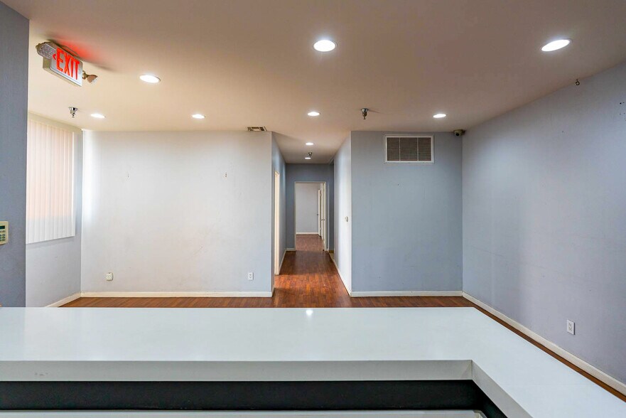 More Photos Of 1001 Chestnut St, Burbank Warehouse For Lease