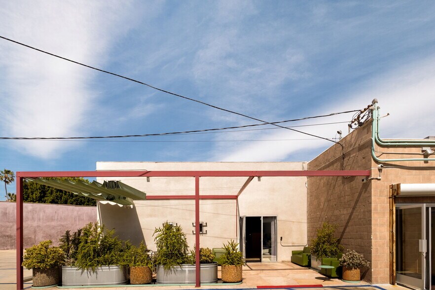 More Photos Of 5450-5458 W Washington Blvd, Los Angeles Office For Lease