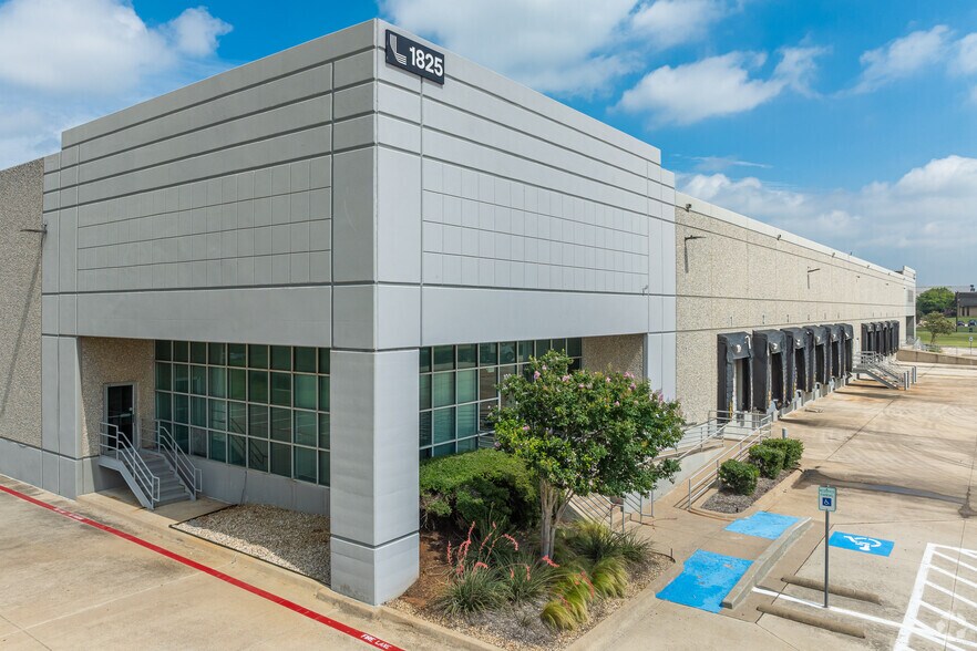 More Photos Of 1825 Westpark Dr, Grand Prairie Warehouse For Lease
