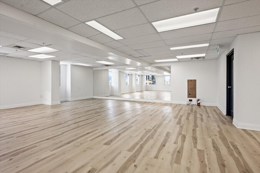 More Photos Of 2 Brock St W, Uxbridge Storefront Retail Office For Lease
