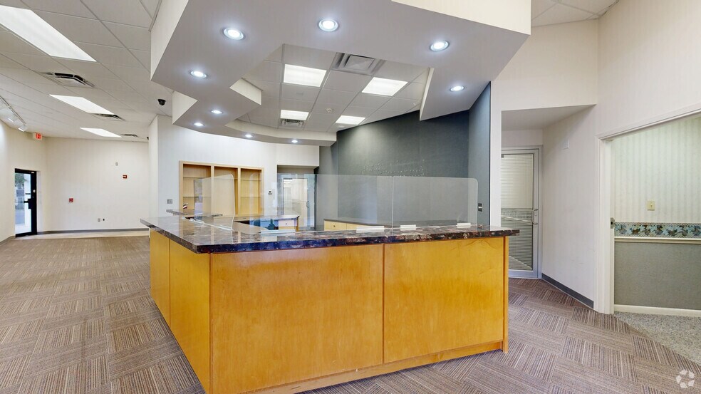 More Photos Of 730 NE Waldo Rd, Gainesville Office For Sale