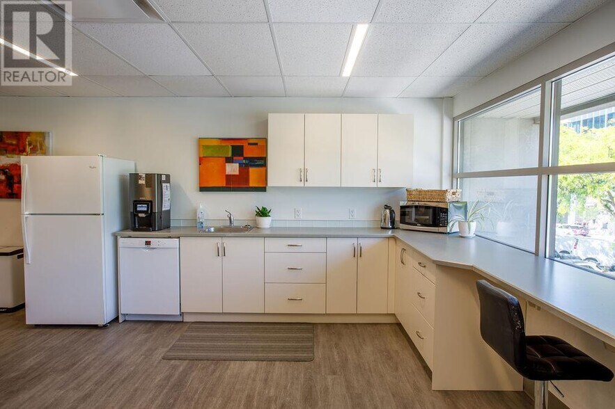 More Photos Of 1715 Dickson Av, Kelowna Office Residential For Lease