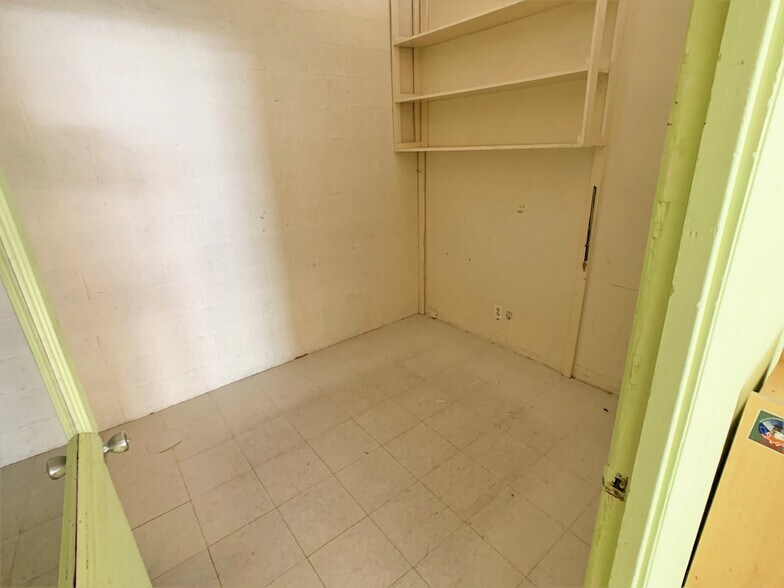 More Photos Of 1100-1106 S Los Angeles St, Los Angeles General Retail For Sale
