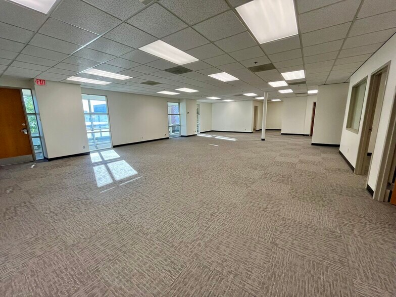 More Photos Of 7320 E Butherus Dr, Scottsdale Office For Lease