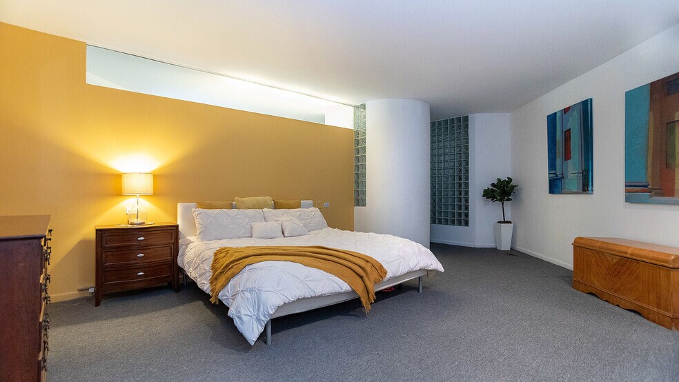 More Photos Of 711 N Milwaukee Ave, Chicago Storefront Retail Office For Sale