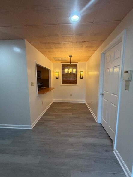More Photos Of 9842 Main St, Berlin Office Residential For Lease
