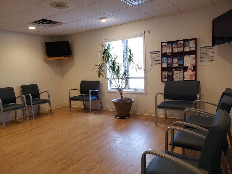 More Photos Of 557 Broad St, Bloomfield Medical For Sale