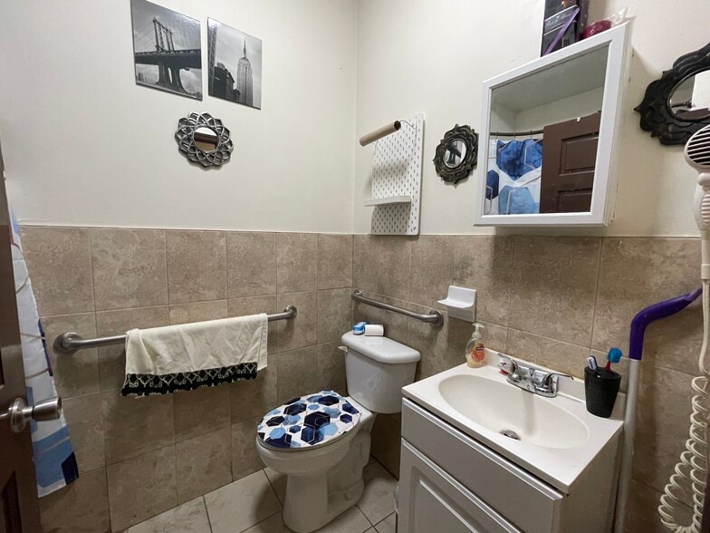 More Photos Of 148-11 175th St, Jamaica Storefront Retail Office For Sale