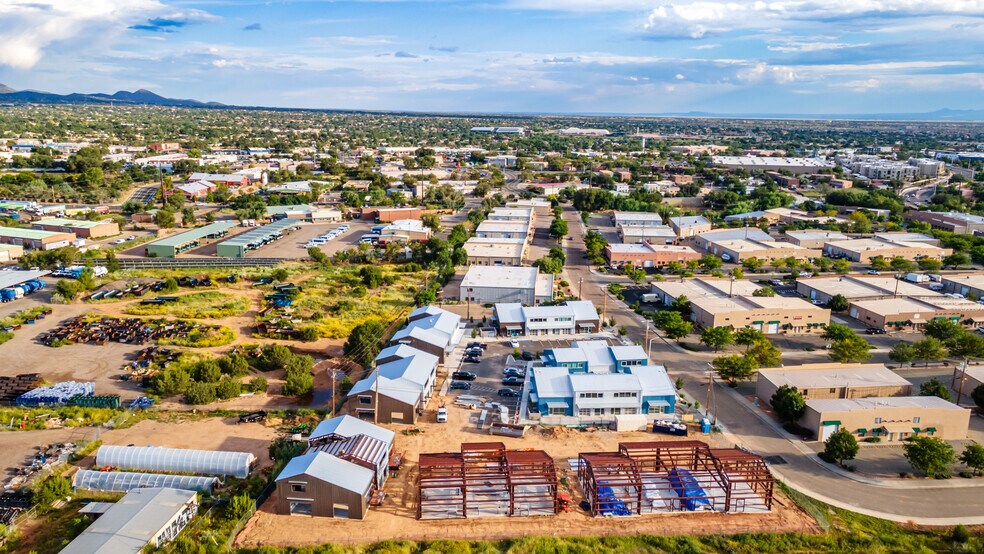 More Photos Of 1189 Parkway Dr, Santa Fe Showroom For Sale