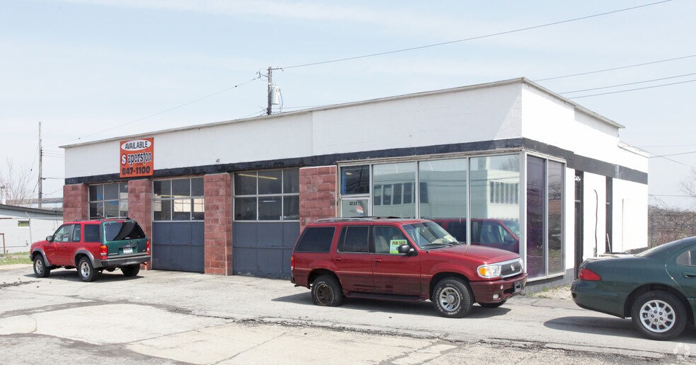 Primary Photo Of 3233 Lake Shore Rd, Buffalo Auto Repair For Sale