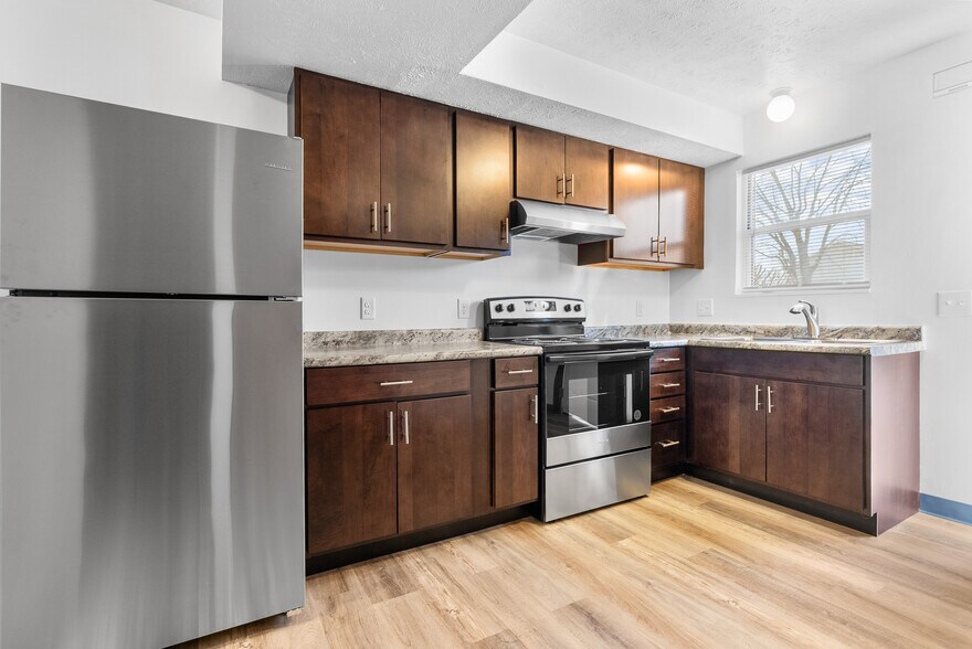 More Photos Of 652 Northgate Cir, Rochester Apartments For Sale