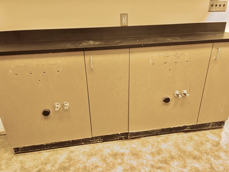 More Photos Of 18010-18094 SE McLoughlin Blvd, Milwaukie General Retail For Lease