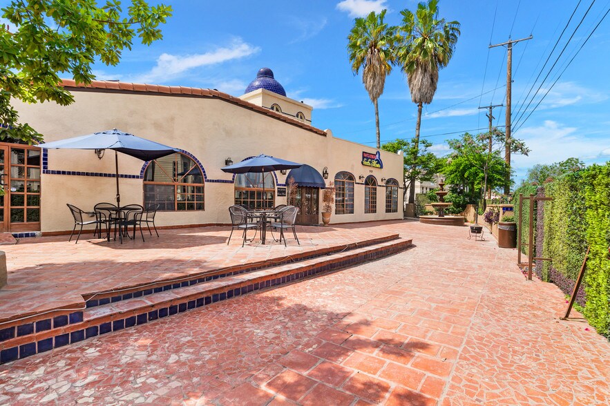 More Photos Of 2121 N Saint Marys St, San Antonio Restaurant For Lease