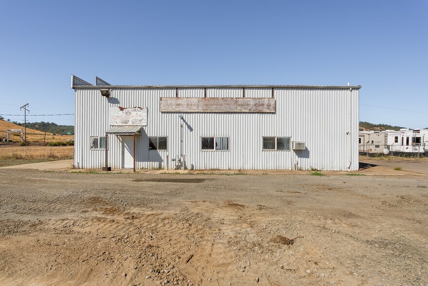 More Photos Of 180 Weyerhaeuser Dr N, Roseburg Warehouse For Sale