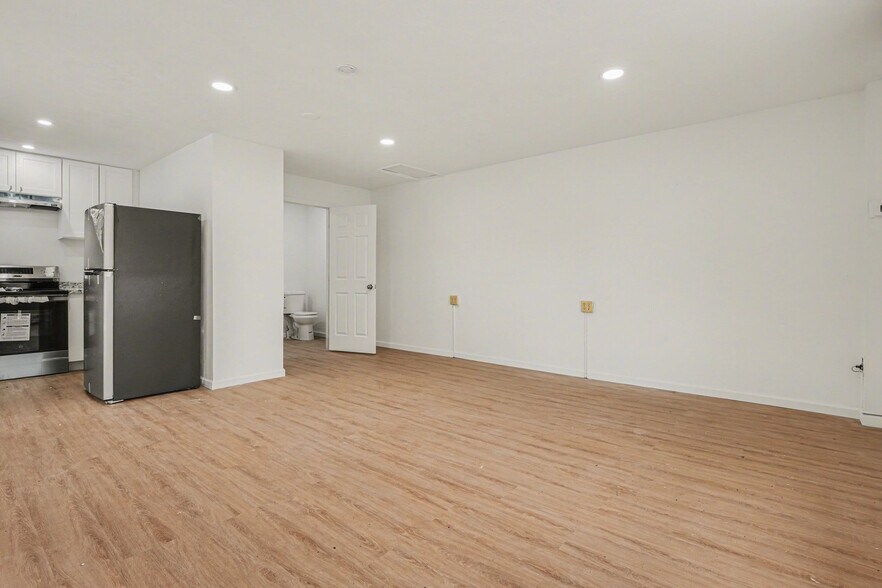 More Photos Of 107 Allison Rd, Oreland Office For Sale