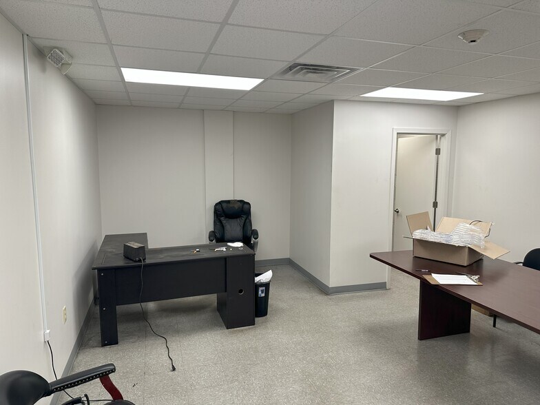 More Photos Of 10609 N Dual Dr, Baton Rouge Storefront For Lease