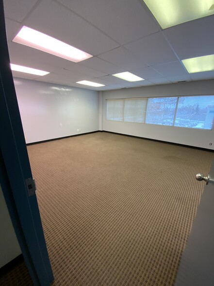 More Photos Of 2908 2nd Ave SE, Calgary Warehouse For Lease