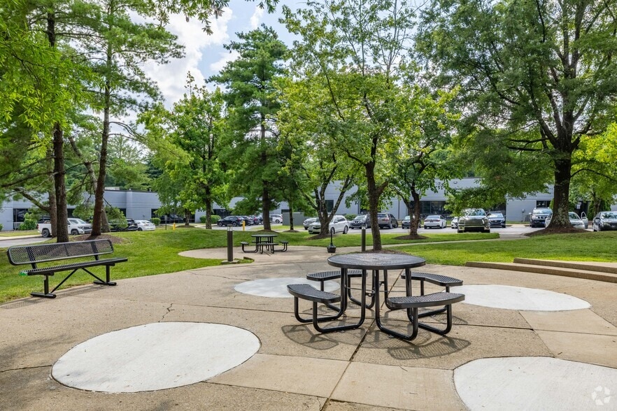 More Photos Of 1645 Murfreesboro Rd, Nashville Unknown For Lease