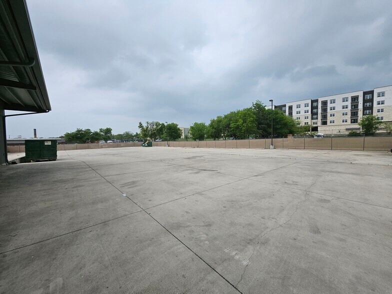 More Photos Of 1516 Ferguson Ln, Austin Light Distribution For Lease