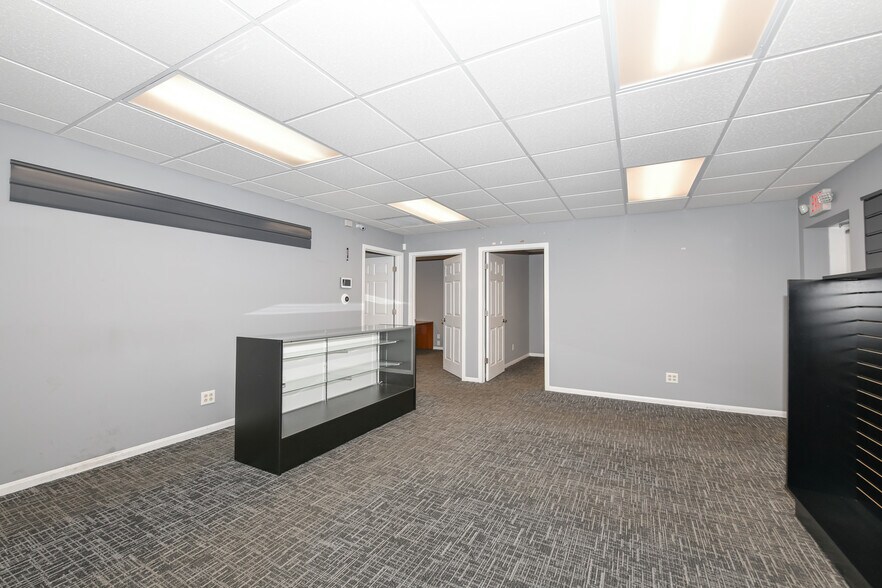 More Photos Of 108 N Front St, Burlington Specialty For Sale