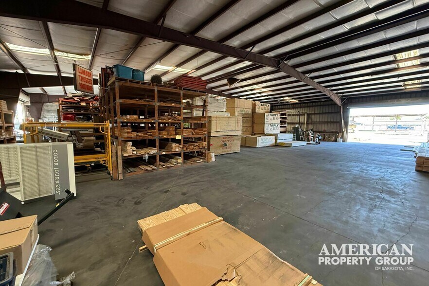 More Photos Of 5611 15th St E, Bradenton Freestanding For Lease