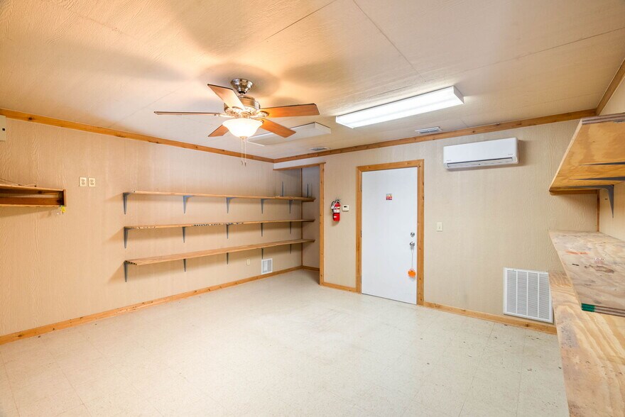 More Photos Of 2404 N US Highway 281, Alice Flex For Lease