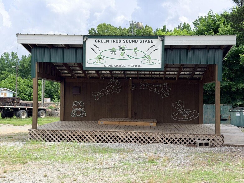 More Photos Of 114 Dogwood Ave, Middleton Auto Repair For Sale