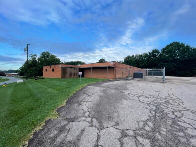 More Photos Of 192 Manor Ave SW, Concord Manufacturing For Lease