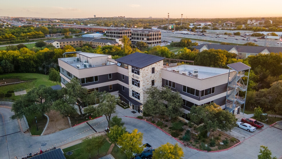 More Photos Of 411 W Main St, Round Rock Unknown For Lease