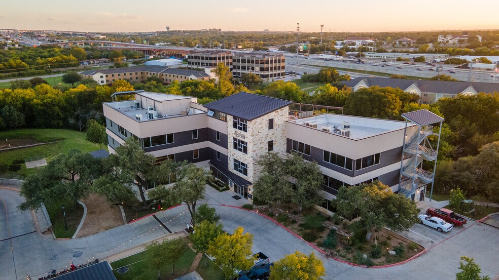 More Photos Of 411 W Main St, Round Rock Unknown For Lease