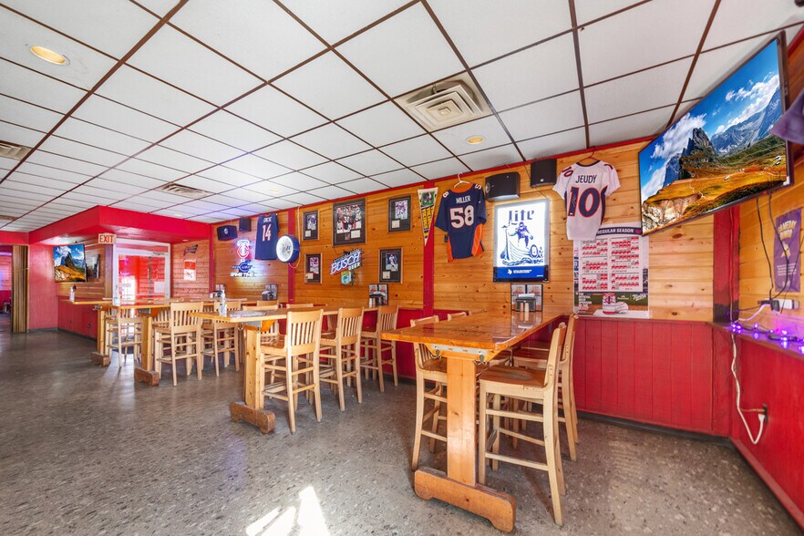 More Photos Of 209 N 5th Ave E, Truman Freestanding For Sale