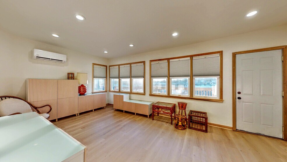 More Photos Of 209 S Main St, Jefferson General Retail For Sale