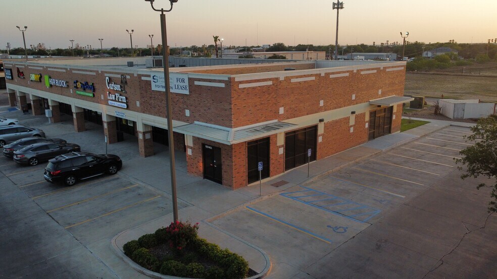 More Photos Of 5112 McPherson Rd, Laredo Unknown For Lease